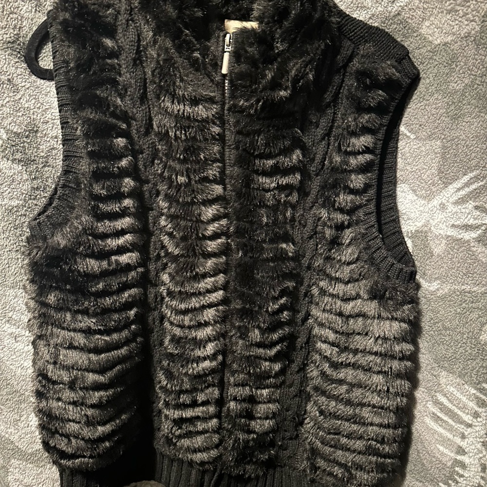 WOOL BLEND KNIT VEST.